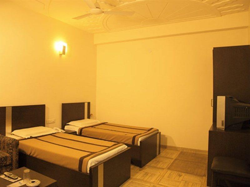 Indira International Inn New Delhi Eksteriør billede