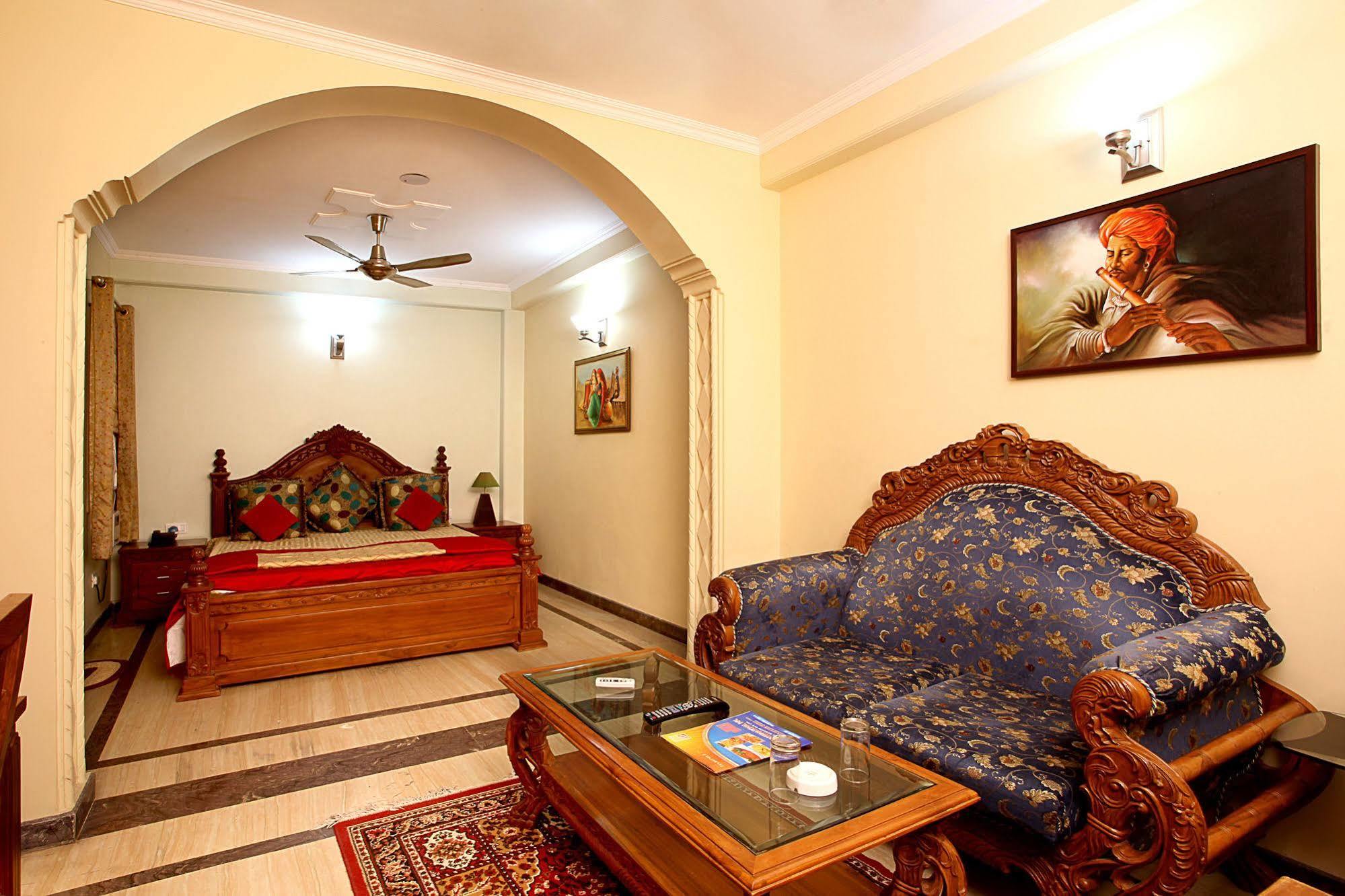 Indira International Inn New Delhi Eksteriør billede
