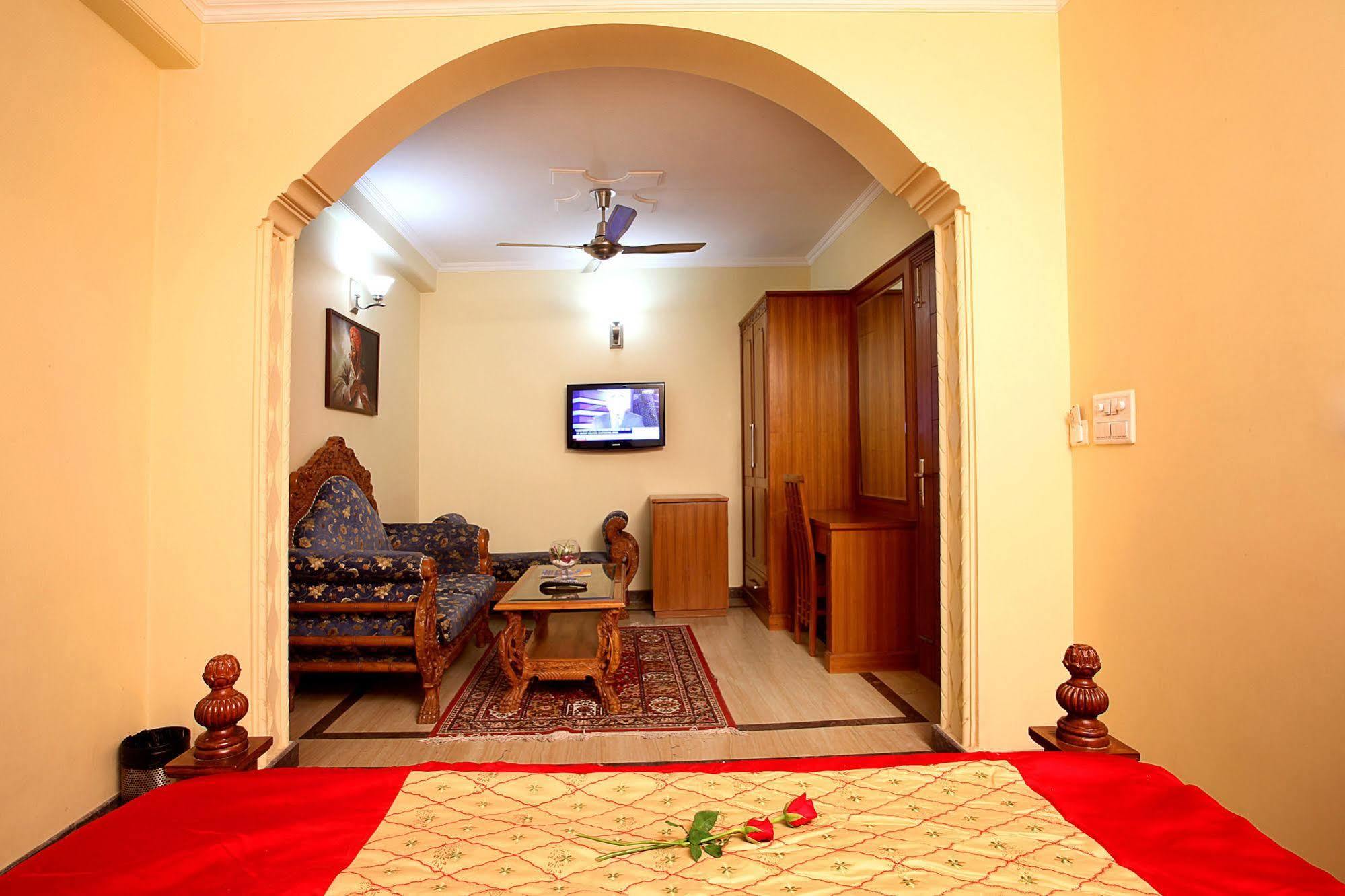 Indira International Inn New Delhi Eksteriør billede